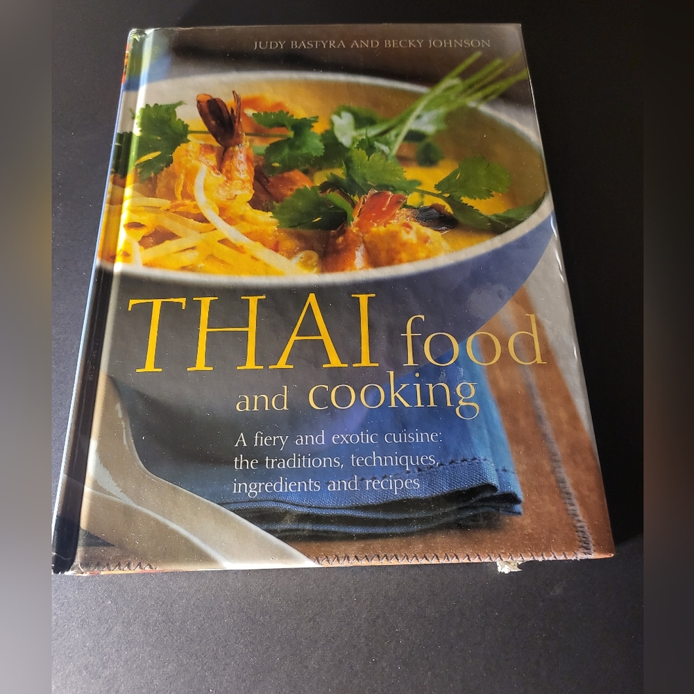 🕳️ THAI food and cooking - Hardcover book
